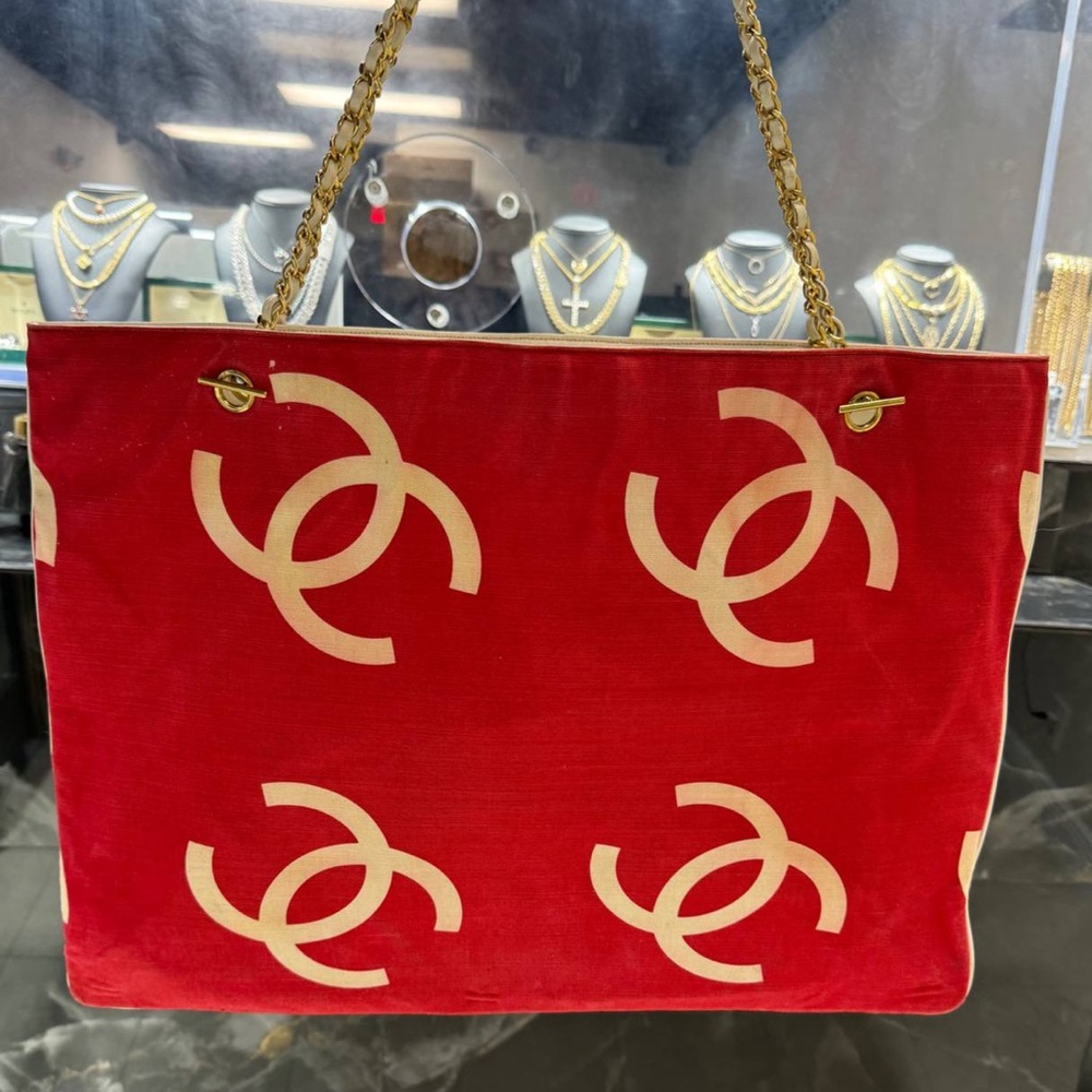 Chanel Large CC Chain Tote w/ Pouch - Neutrals Totes Red Color Good Condition